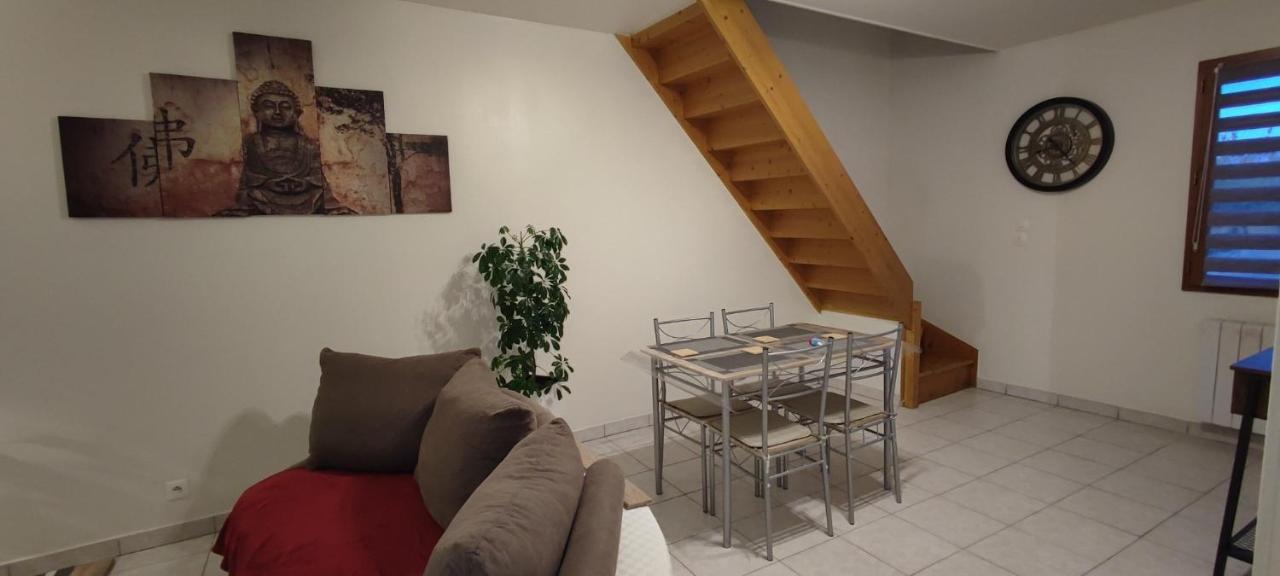 Au Pied Du Chateau 2 Bellegarde-du-Loiret Kamer foto
